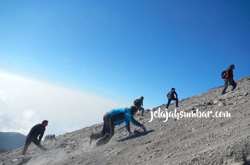 Mendaki Gunung Merapi