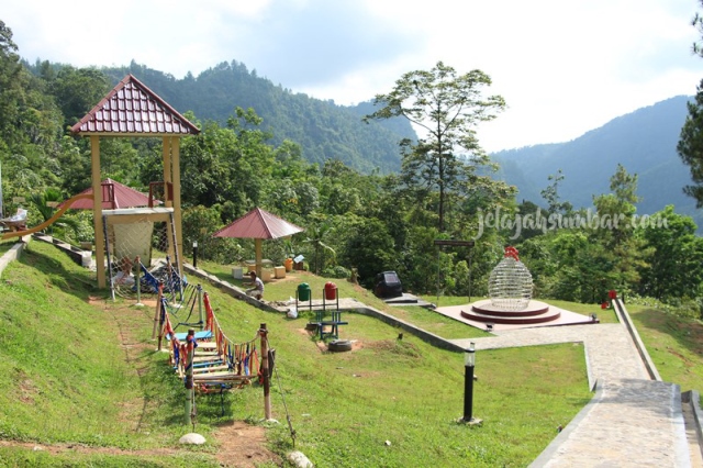 Berbagai Fasilitas di Puncak Cemara Sawahlunto