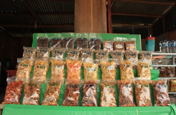 Oleh - oleh khas Lawang yang dijual kepada pengunjung kilang tebu milik pak Asrul