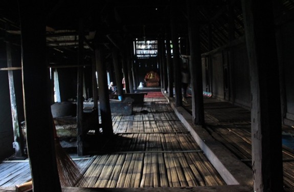 Pilar - pilar di Rumah Adat Kampai Nan Panjang