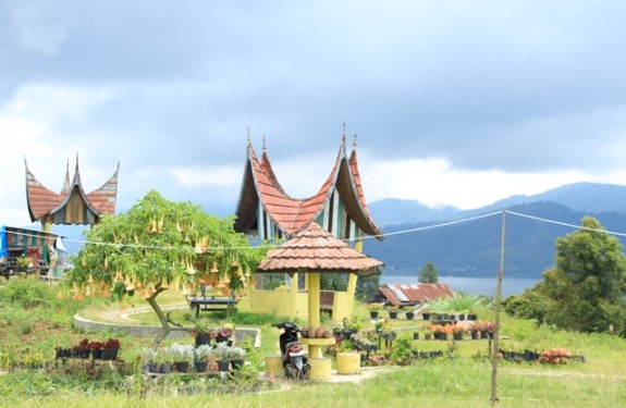 Taman Panorama Danau Kembar, tempat paling asik untuk menikmati panorama Danau Kembar