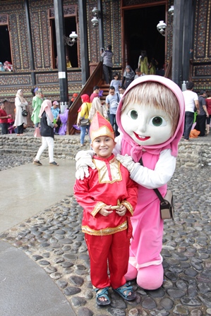 Pakaian adat minang ukuran anak - anak juga tersedia disini