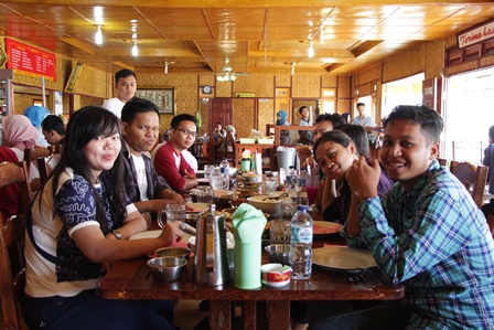 Makan siang di Koto Gadang