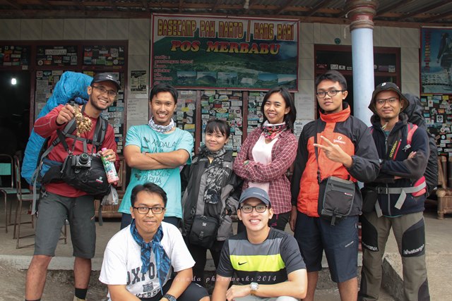Foto dulu sebelum nanjak di basecampnya Pak Bari