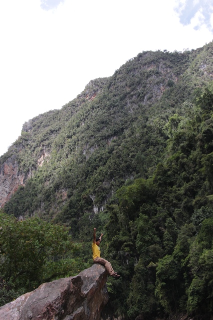 Jika mengambil angle yang tepat bisa mendapatkan foto yang memiliki efek seolah - olah sedang berada di ketinggian