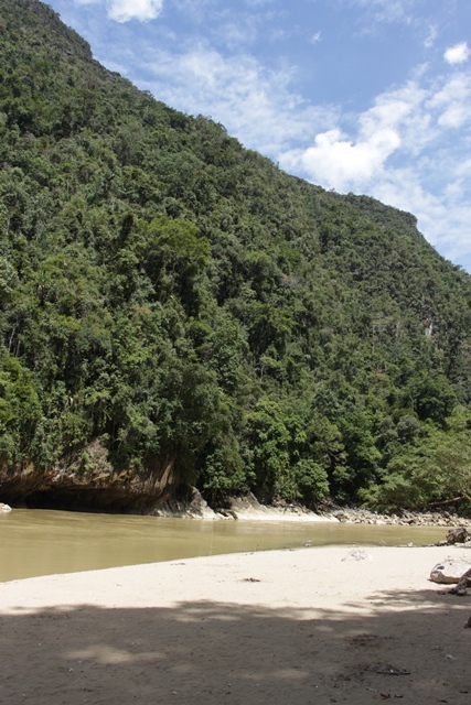 Pasir Putih Nagari Silokek merupakan salah satu tempat yang paling sering dikunjungi wisatawan
