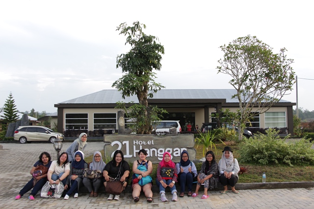 Halaman depan Hotel 21 Hanggar