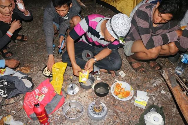 Masak - masak buat makan malam