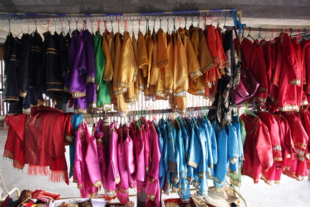 Pakaian adat Minangkabau untuk anak - anak