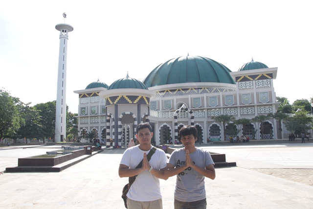 Katanya mereka mau menjadi calon walikota, entah kota apa yang mau dipimpin mereka