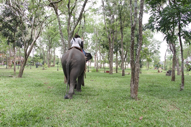 Giliran bang Eka yang motret saya -,-