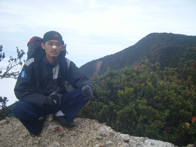 Mujahid, seorang hafidz yang menjadi team leader di pendakian ini