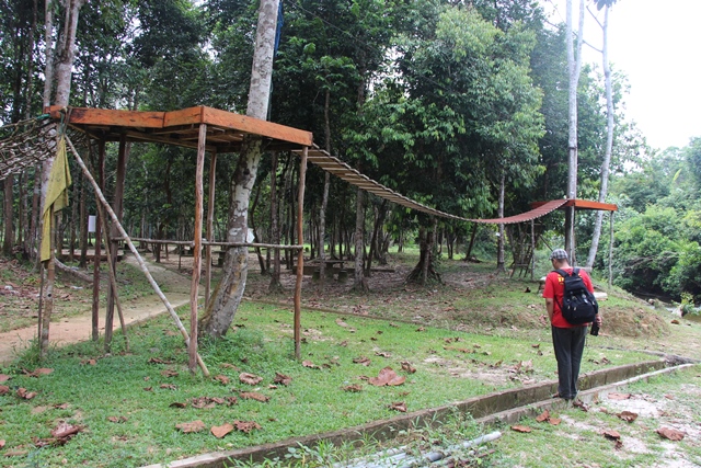 Wahana outbound yang ada di Kawasan Batu Mentas