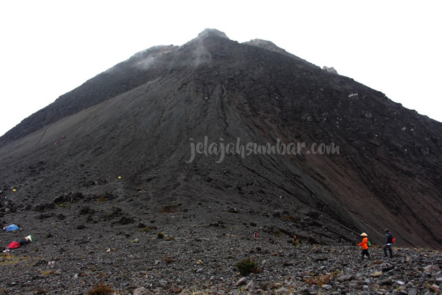 Pasar Bubrah Gunung Merapi