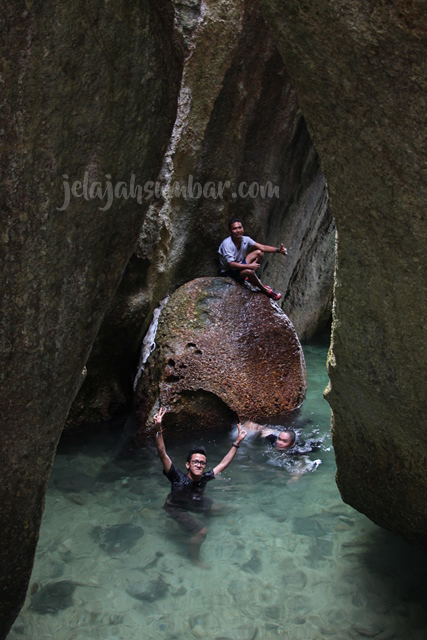 Bermain air di Telaga Bidadari