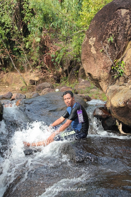 air terjun gemuruh mandeh