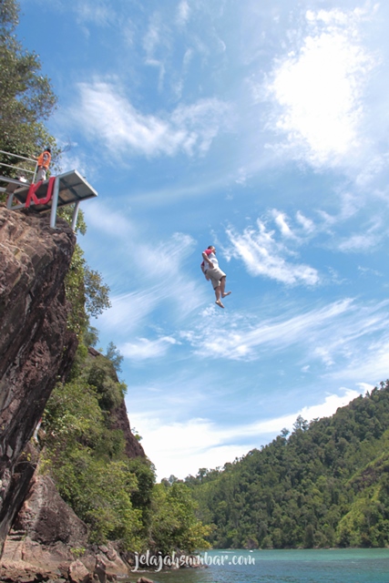cliff jumping Pulau Sironjong Ketek