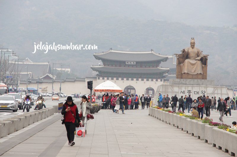 Gwanghwamun Square