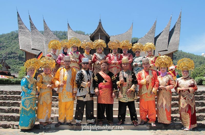 Baju Adat di Pagaruyung