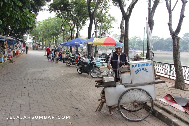 Penjaja kue rangi