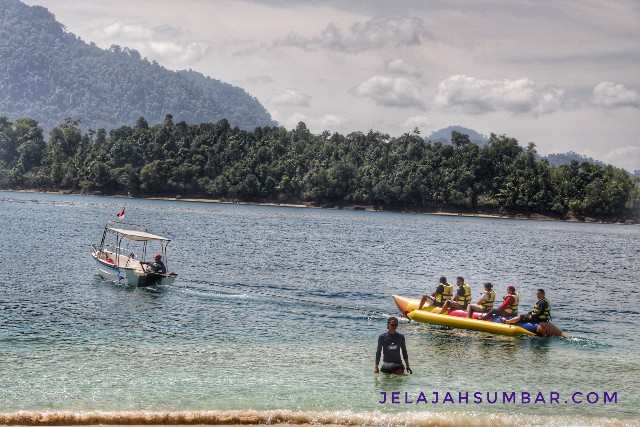 banana-boat-di-pulau-pagang