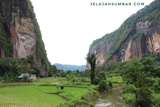 Paket-tour-sumbar-5-hari-4-malam-mengunjungi-lembah-harau