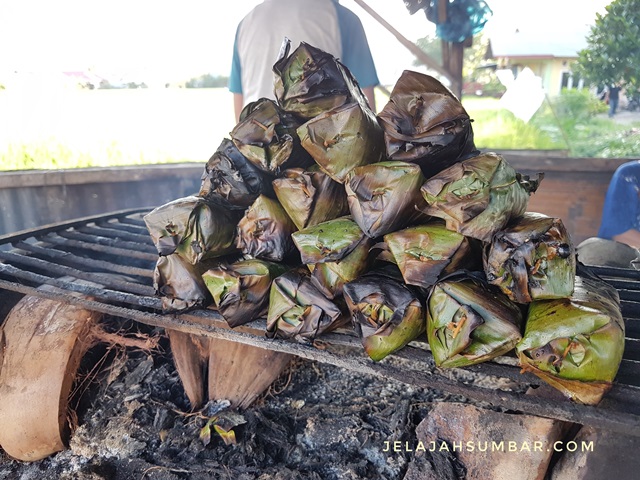 lemang-ketan-khas-padang