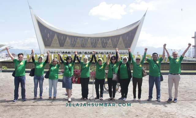 wisata_religi_masjid_raya_sumatera_barat