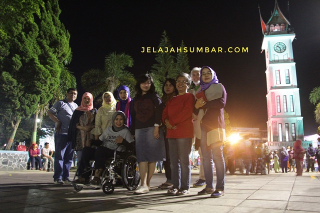 wisata_malam_d_jam_gadang-bukittinggi