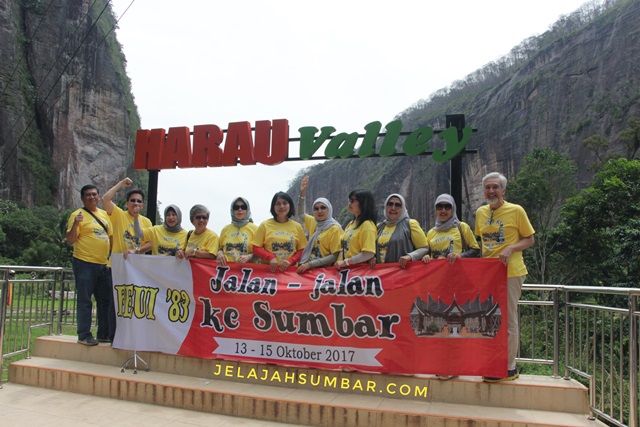 wisata_alam_di_lembah_harau