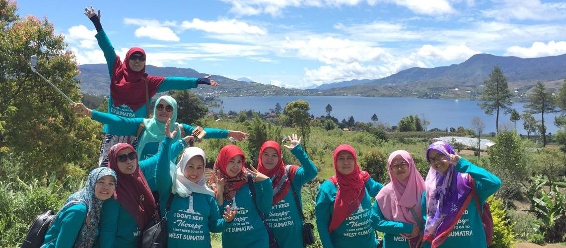 paket wisata danau kembar padang bukittinggi