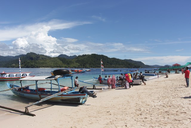 wisata di pulau sirandah padang