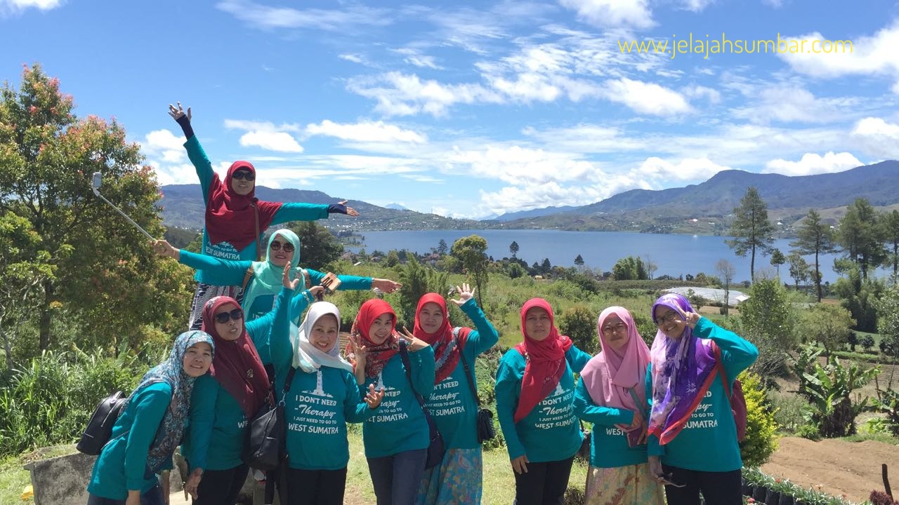 panorama danau dibawah solok