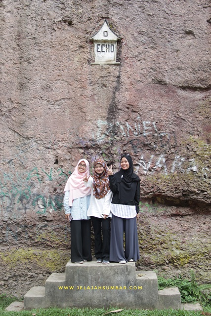 tebing_echo_lembah_harau