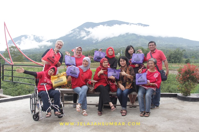 wisata_belanja_pandai_sikek