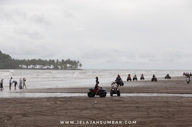 pantai_air_manis_padang