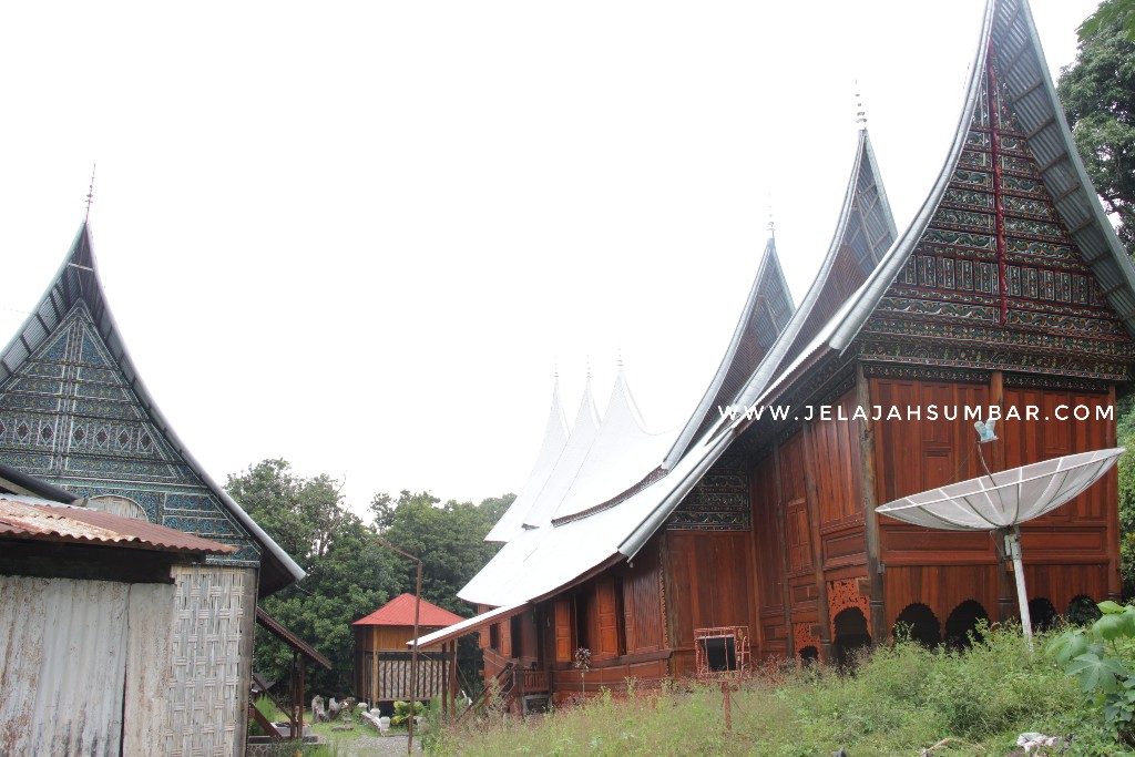 menginap di rumah gadang sumbar