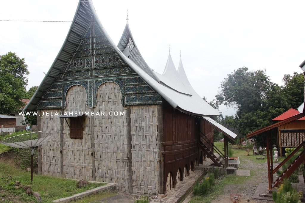 wisata menginap di rumah gadang