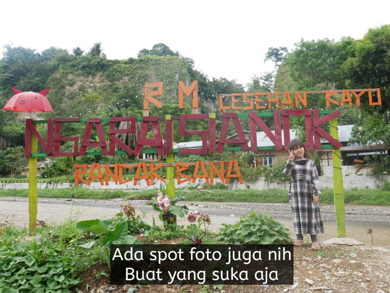 foto rumah makan itiak lado mudo ngarai sianok