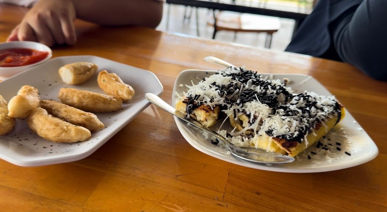 pandan view mandeh ada kafe yang menyajikan makanan berat dan ringan