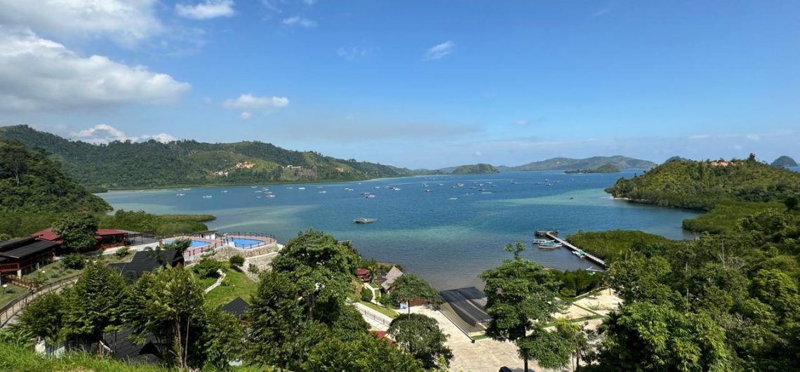 panorama yang tersaji di Pandan View Mandeh