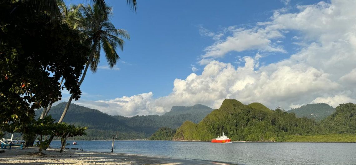 Pulau pasumpahan bisa dite,puh dari Sungai Pisang, Padang